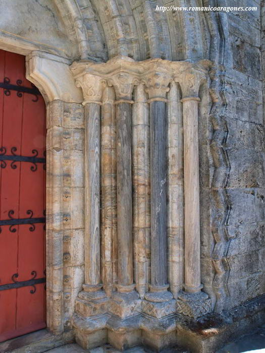 COLUMNATA DEL LADO SUR EN LA FACHADA DE PONIENTE